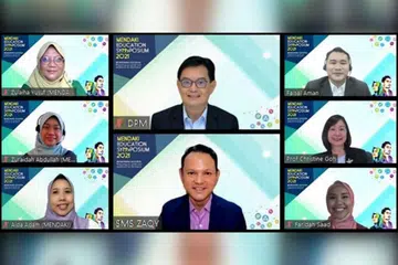 Encik Heng (tengah, atas) dan Encik Zaqy (tengah, bawah) berucap di Simposium Pendidikan Mendaki 2021 pada Rabu (30 Jun).