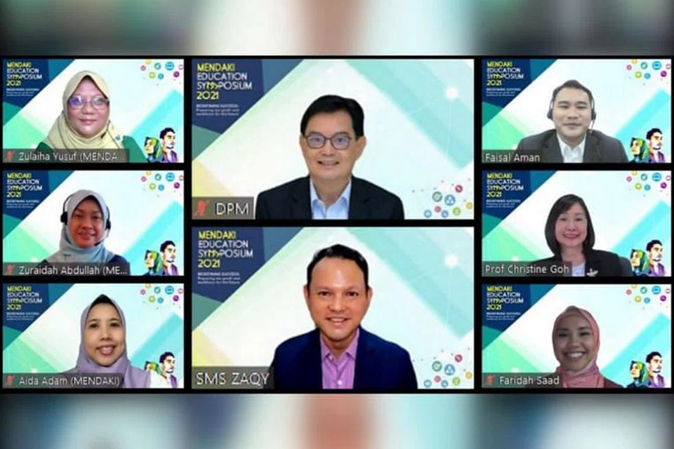 Encik Heng (tengah, atas) dan Encik Zaqy (tengah, bawah) berucap di Simposium Pendidikan Mendaki 2021 pada Rabu (30 Jun).