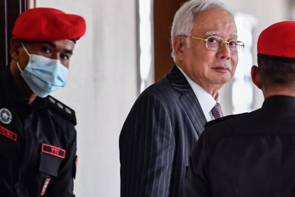 Mantan Perdana Menteri Malaysia, Encik Najib Tun Razak, hadir di Mahkamah Rayuan Kuala Lumpur pada 5 Disember untuk fail rayuan mengemukakan bukti baru terkait kewujudan perintah tambahan yang membenarkannya menjalani baki hukuman penjara sebagai tahanan di rumah.