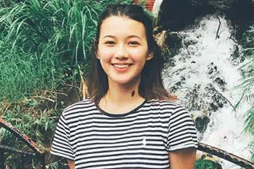 INGIN TINDAKAN LEBIH TEGAS: Mahasiswa NUS, Cik Baey (atas), ingin melihat tindakan yang lebih tegas terhadap pesalah yang telah merakam beliau mandi. - Foto INSTAGRAM