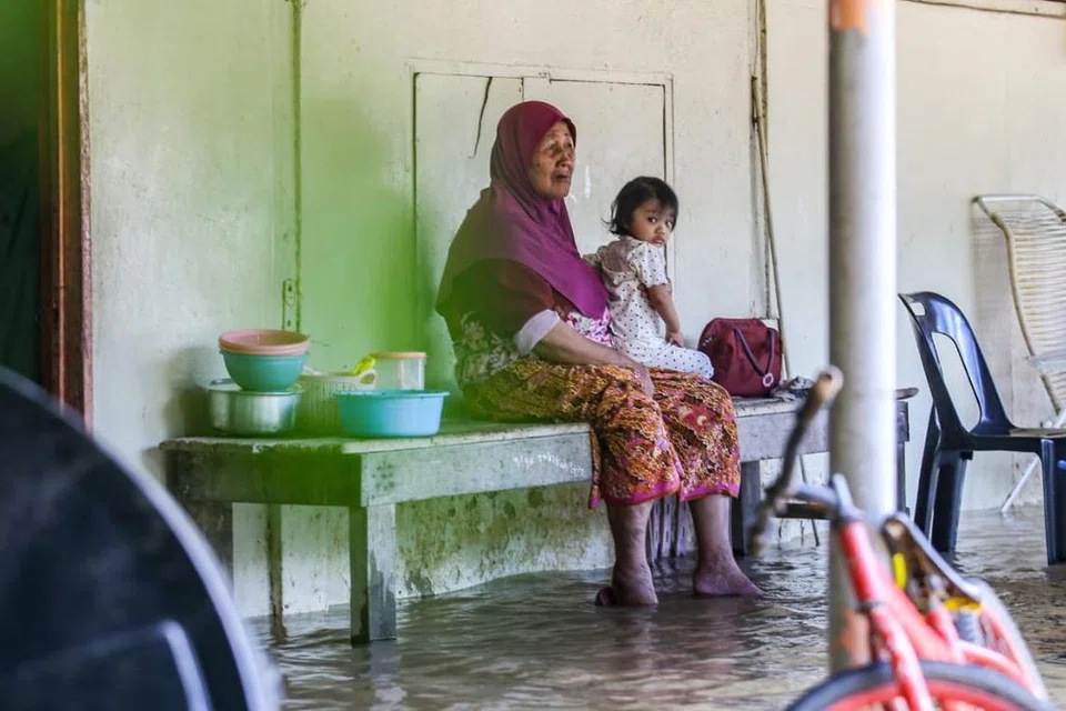 Kawasan rumah di Kampung Kubang Betong di daerah Kubang Pasu, Alor Setar, Kedah, yang dilanda banjir.