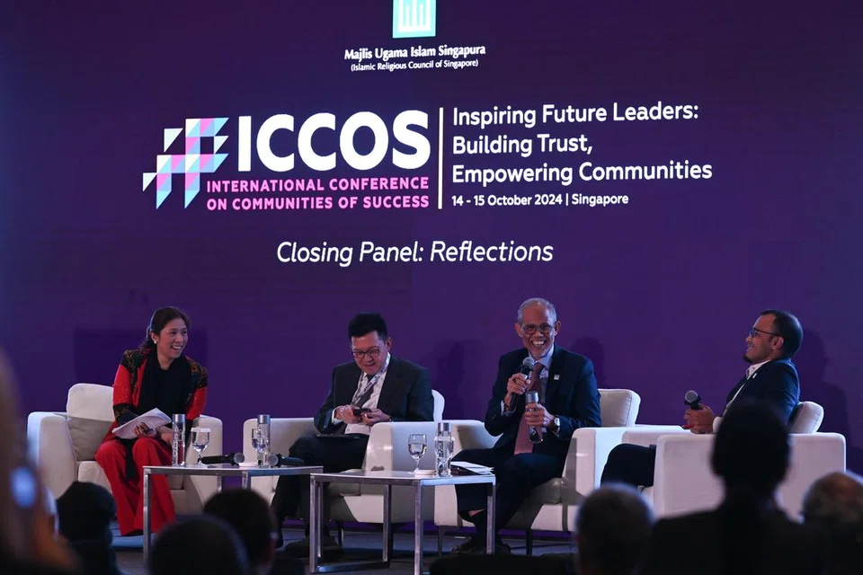 (Dari kiri) Setiausaha Jabatan Belanjawan dan Pengurusan Filipina, Cik Amenah F. Pangandaman; Datuk Bandar Yala, Thailand, Encik Pongsak Yingchoncharoen; Menteri Bertanggungjawab bagi Ehwal Masyarakat Islam, Encik Masagos Zulkifli Masagos Mohamad; dan Timbalan Ketua Eksekutif Majlis Ugama Islam Singapura (Muis), Encik Khairul Anwar Mohamed Abdul Alim, pada sesi panel penutup di hari terakhir Persidangan Antarabangsa Mengenai Masyarakat Gemilang (ICCOS) 2024 di Pusat Konvensyen dan Ekspo Marina Bay Sands pada 15 Oktober.