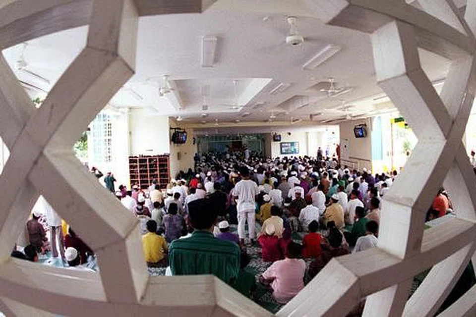 USAH BERSYARAT DENGAN TUHAN: Berhati-hatilah sewaktu bernazar, kerana bimbang tampak tidak bersyukur atas pemberian-Nya. - Foto fail