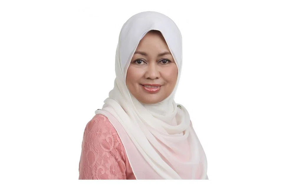  Cik Tuminah Sapawi 