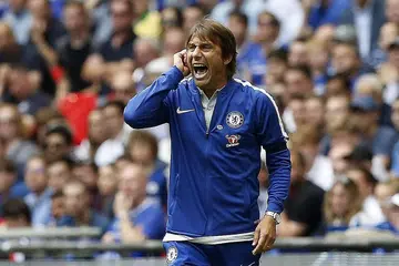 SUNGGUH-SUNGGUH DI PADANG: Pengurus Chelsea, Antonio Conte, perlu mengekalkan prestasi cemerlang pasukannya, sejajar dengan reputasi pasukan itu sebagai juara England. - Foto AFP 