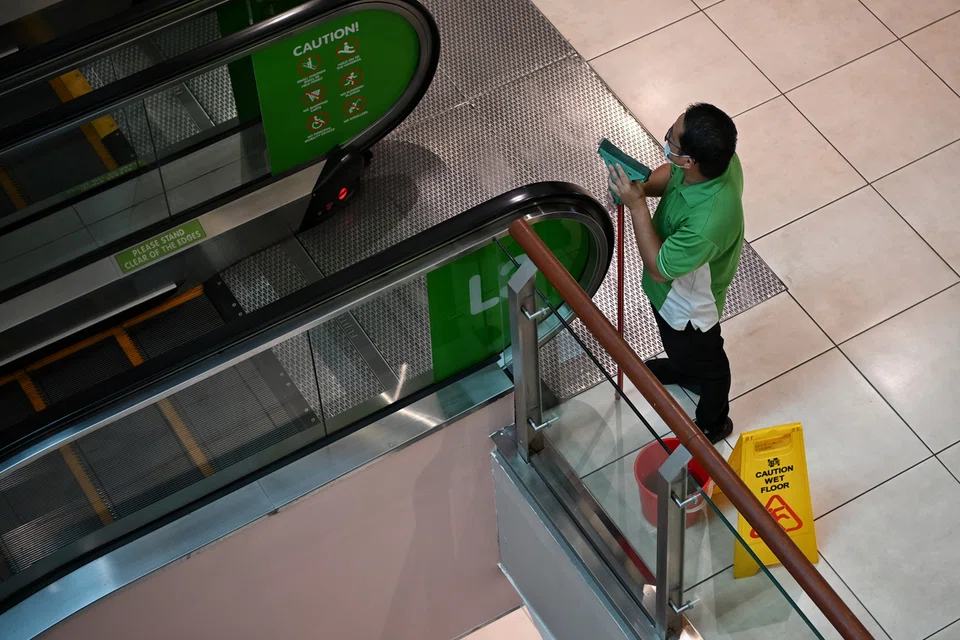 PEMERINTAH akan menokok dana sebuah skim kredit gaji progresif sebanyak $2.4 bilion untuk terus menyediakan sokongan kepada majikan dalam mempertingkat golongan pekerja bergaji rendah
