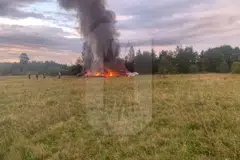 TERBAKAR SELEPAS TERHEMPAS: Jet peribadi yang terhempas di perkampungan di barat laut Moscow, Kuzhenkino, wilayah Tver  mengorbankan kesemua penumpang termasuk ketua kumpulan askar upahan Russia, Wagner, Encik Yevgeny Prigozhin.   