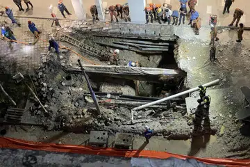 Usaha menyelamat dihentikan dek risiko tinggi untuk pasukan penyelamat. 