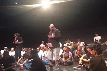 MENGENANG PEMERGIAN SAHABAT: Teman-teman Allahyarham Zaidy yang antaranya termasuk penyair Rafaat Hamzah dan Muhammad Najib Soiman bakal berganding dalam mendeklamasikan sekuntum sajak bagi acara malam itu. - Foto FACEBOOK CHIP PAR AAT