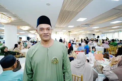Dalam menyaksikan keriuhan sambutan Hari Raya keluarganya, Encik Rohaizad Bahari, berharap perjumpaan berskala besar seperti ini dapat diteruskan pada masa hadapan bagi mengeratkan lagi hubungan antara generasi keluarga Tok Kassim.