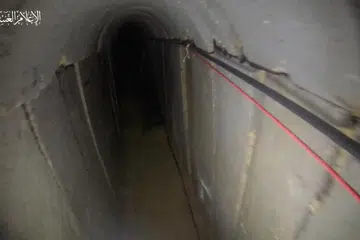 TEROWONG SEMPIT: Imej tangkap layar yang diambil daripada video yang dikeluarkan oleh Hamas menunjukkan sebuah terowong di lokasi yang dinamakan sebagai Beit Hanoun, Gaza, dan diperoleh pada 3 November.