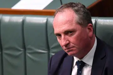 SKANDAL: Encik Barnaby Joyce dipersoal kerana memberi pekerjaan kepada kekasihnya. - Foto REUTERS