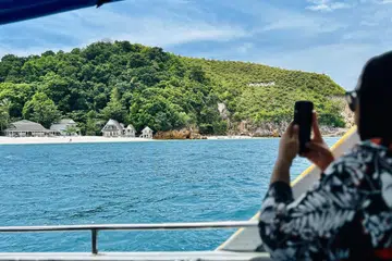 Seorang pelancong mengambil gambar di kawasan Pulau Rawa di Mersing, Johor.