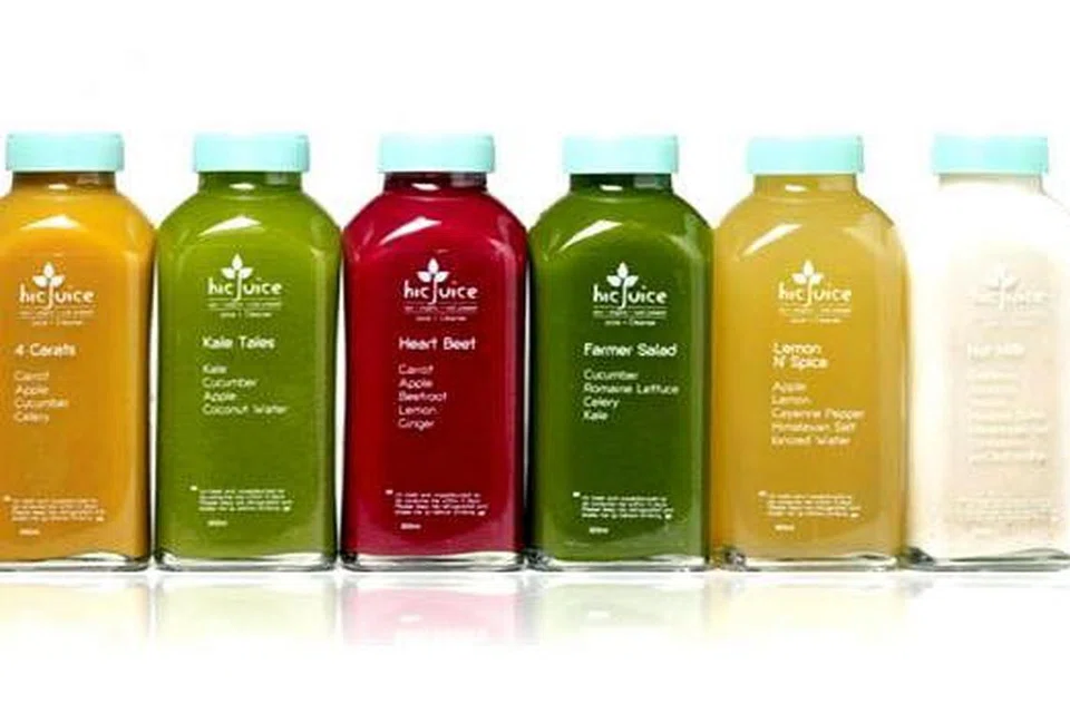 NIKMATNYA: Jus buah-buahan segar dan sihat daripada hic'Juice kini boleh dibeli di kedai runcit The Juice Room by hic'Juice di Boon Tat Street. - Foto HIC'JUICE