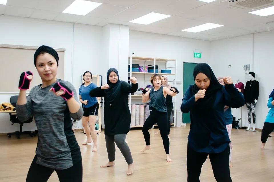 Singapura, wanita, sihat, kuat, bersenam, Glowco Move