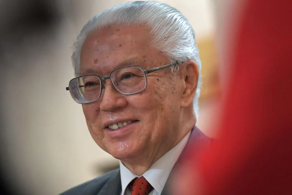 MANTAN PRESIDEN TONY TAN: Dinanugerah pingat Darjah Utama Temasek (Kelas Pertama). - Foto fail 