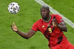 JADI BURUAN: Lukaku menjadi buruan Chelsea yang memerlukan seorang penggempur berkelas dunia untuk mengetuai jentera serang mereka. - Foto REUTERS