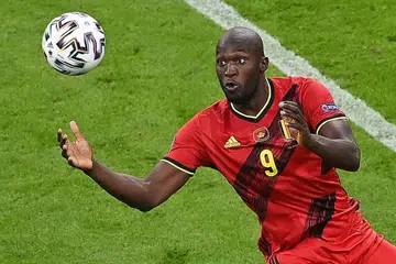 JADI BURUAN: Lukaku menjadi buruan Chelsea yang memerlukan seorang penggempur berkelas dunia untuk mengetuai jentera serang mereka. - Foto REUTERS