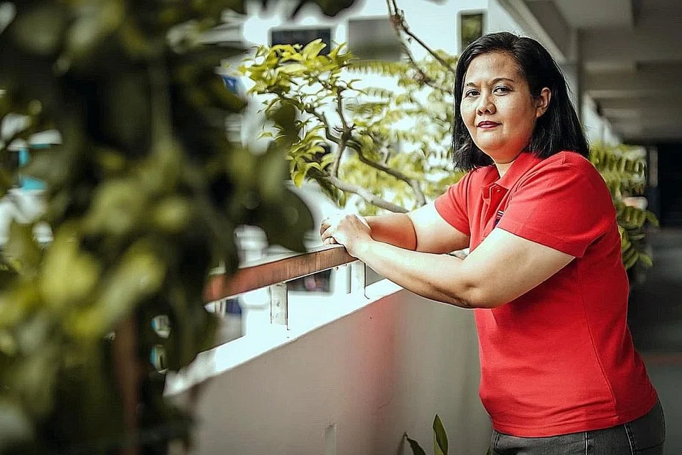 HARAPAN MENGGUNUNG: Cik Noriah Selamat berharap sektor terjejas teruk oleh pandemik Covid-19, seperti penerbangan dan aeroangksa, dapat pulih segera agar semua pekerja dapat mengekalkan pekerjaan mereka. - Foto BH oleh NUR DIYANA TAHA