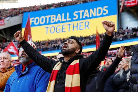 SINGKIR RUSSIA DARI PERTANDINGAN: Fifa dan Uefa memutuskan bahawa semua pasukan Russia sama ada wakil kebangsaan atau kelab akan digantung daripada penyertaan dalam kedua-dua pertandingan Fifa dan Uefa sehingga diberi tahu kelak. - Foto REUTERS