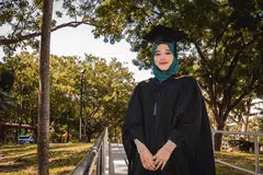 MINAT KEPADA KANAK-KANAK: Cik Nur Amelia merancang meneruskan pengajian ke peringkat sarjana dalam bidang berkaitan kanak-kanak. - Foto BH oleh NUR DIYANA TAHA.