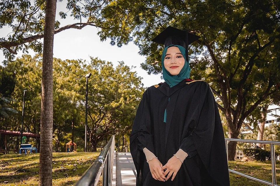 MINAT KEPADA KANAK-KANAK: Cik Nur Amelia merancang meneruskan pengajian ke peringkat sarjana dalam bidang berkaitan kanak-kanak. - Foto BH oleh NUR DIYANA TAHA.
