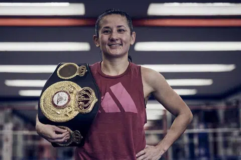 PERJALANAN PANJANG: Walaupun sebelum ini pernah melalui kegagalan, petinju dari Britain, Nina Hughes berjaya bangkit untuk merangkul kejuaraan dunia kelas Bantamweight wanita.