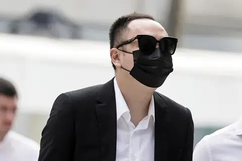 Wilson Ang, 38 tahun, yang mahukan pil ubat penahan sakit untuk masalah  cakera tergelincirnya, dijatuhkan hukuman penjara lapan minggu pada 2 Februari selepas dia mengaku salah atas pertuduhan rasuah.I