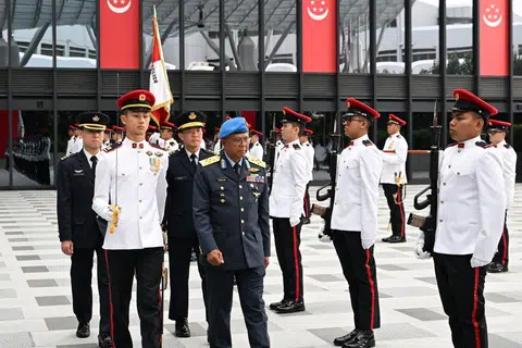 Ketua Tentera Udara Diraja Malaysia (TUDM), Jeneral (Jen) Dato’ Sri Haji Muhamad Norazlan Aris, memeriksa Kawalan Kehormatan di Mindef pada 20 Ogos. 