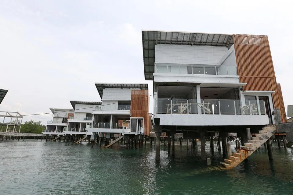 PULAU PERANGINAN EKO TERBESAR DI DUNIA: Pulau Manis, yang kini dikenali sebagai Funtasy Island dan hanya boleh dikunjungi dengan menggunakan khidmat feri daripada Singapura, sedang dibangunkan sebagai apa yang disifatkan taman peranginan eko terbesar di dunia. - Foto THE STRAITS TIMES