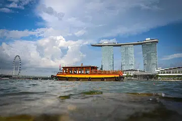 REKA BENTUK IKONIK: Bangunan Marina Bay Sands merupakan manifestasi visi mendiang Lee Kuan Yew untuk mendorong Singapura ke peringkat global, dengan ekonomi yang makmur dan landskap moden.