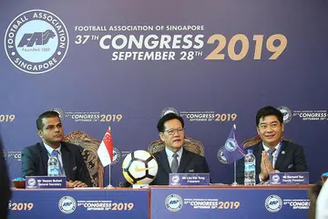 AKAN ADA PEMIMPIN BARU?: Presiden FAS Lim Kia Tong (tengah) bersama Setiausaha Agung FAS, Yazeen Buhari (kiri) dan Timbalan Presiden FAS Bernard Tan (kanan), di sidang media Kongres FAS 2019, dijangka menerima saingan dalam pilihan raya FAS pada 28 April ini. - Foto fail