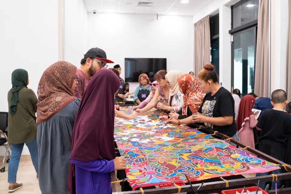 Acara ‘Anyaman Warna: Creating a Community Batik’ dianjurkan di Taman Warisan Melayu (TWM) pada 26 April 2025.