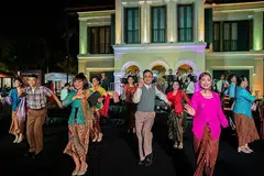 SUASANA MERIAH: Para hadirin pastinya terhibur menyaksikan tarian yang dipersembahkan sempena penutupan TWM. - Foto TWM