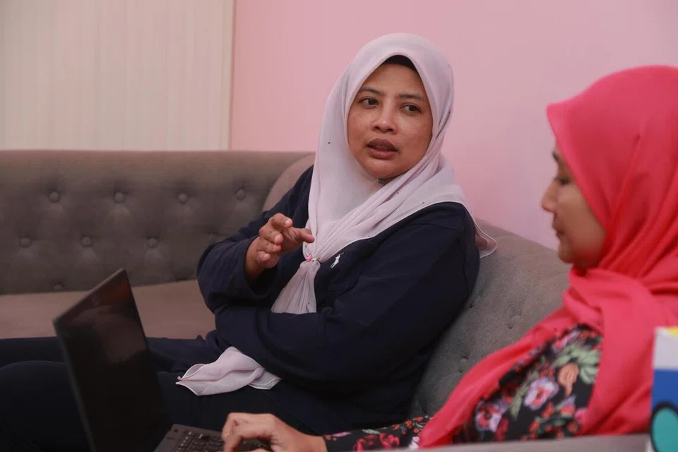 Ketua Puteri Umno, Datuk Nurul Amal Mohd Fauzi (kiri) ketika ditemu bual Koresponden Malaysia Berita Harian, Cik Hanneeyzah Baharin di Kuala Lumpur, baru-baru ini.