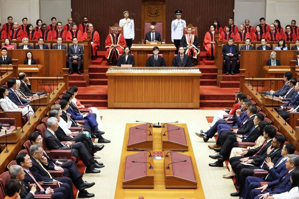 
Semasa Pembukaan Sesi Pertama Parlimen ke-15 Singapura pada 5 September, Presiden Tharman Shanmugaratnam (tengah), menyampaikan ucapan dan menetapkan keutamaan pemerintah.