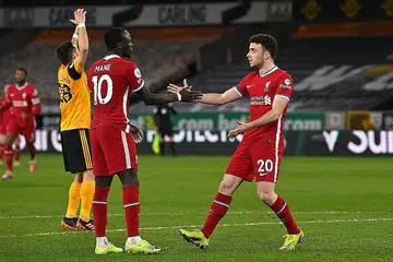 WIRA PASUKAN: Diogo Jota (kanan) meraikan golnya bersama Sadio Mane untuk membantu Liverpool mencatat kemenangan 1-0 dan yang pertama mereka dalam tujuh perlawanan Liga Perdana sebelum ini. - Foto REUTERS 