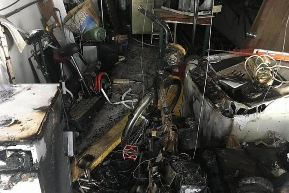 KEBAKARAN: Basikal elektrik ini dipercayai berada dalam sebuah bilik di tingkat bawah sebuah rumah kedai di Geylang apabila kebakaran itu berlaku.