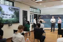 TINJAU KEMUDAHAN: Encik Heng Swee Keat (paling kanan) di majlis pelancaran kampus BCG Digital Ventures (BCGDV) di Rochester Park bulan lalu. - Foto fail