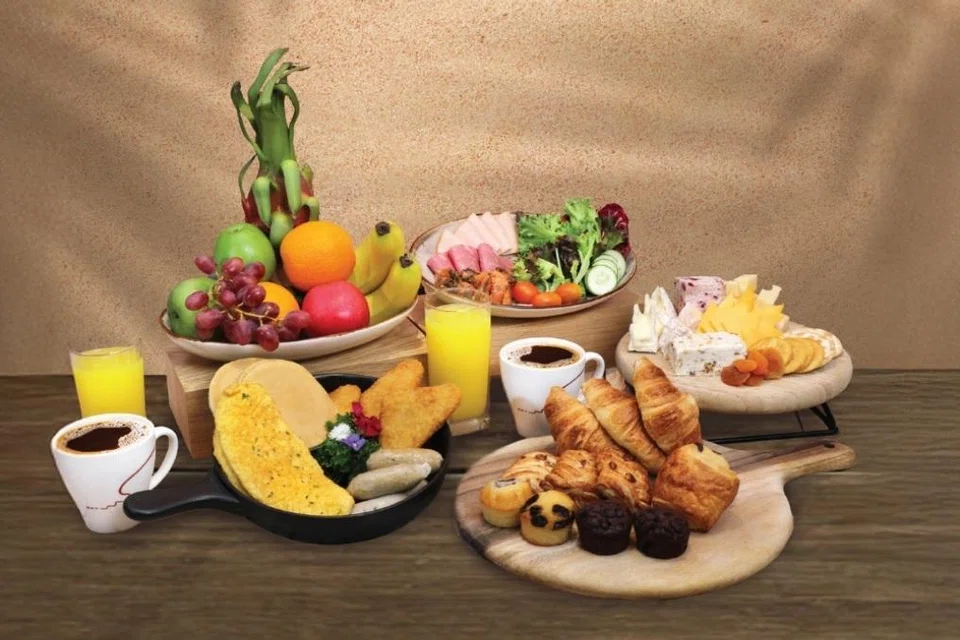 Antara menu sahur Royal Plaza On Scotts.