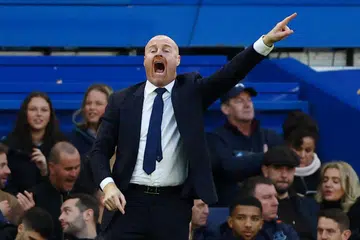 FOKUS UNTUK MENANG: Pengurus Everton, Sean Dyche menekankan pasukannya perlu fokus mendapatkan tiga mata penuh, meskipun keputusan seri mencukupi sekiranya keputusan perlawanan-perlawanan lain memihak kepada mereka. 