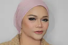 Anak seni Singapura, Nana Karia, akur terkejut dengan kesibukan jadual padat mempromosikan lagu terbaru, ‘Biar Gambar Bicara’ di Malaysia, lantas memberikan pengalaman baru sepanjang tiga dekad dalam dunia seni suara.