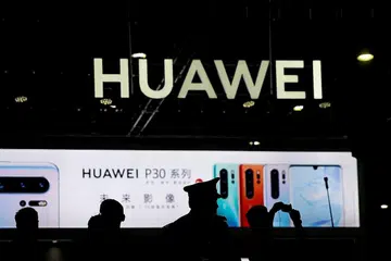 DISENARAI HITAM: Pembekal cip Amerika dilarang menjual kepada Huawei, syarikat peralatan telekomunikasi terbesar di dunia, tanpa kelulusan khas pemerintah. - Foto REUTERS.