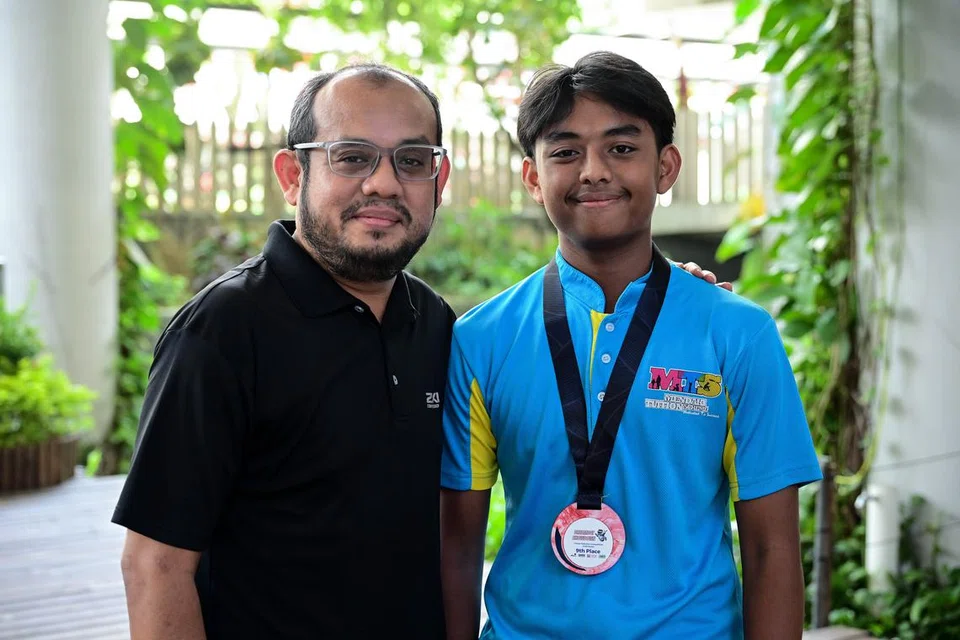 Encik Mohd Johari Romley, bapa kepada Muhammad Ariq Haziq Mohd Johari, antara 10 pemenang pertandingan robotik Dreambot, sentiasa menggalakkan sifat ingin tahu dalam diri anaknya tentang motor.