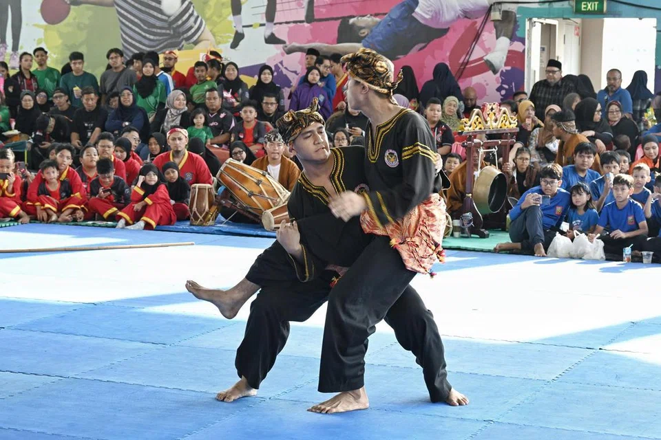 Tema ‘Semangat Kekampungan’ ketengahkan acara pertandingan silat yang menarik perhatian ramai peserta @Keat Hong 