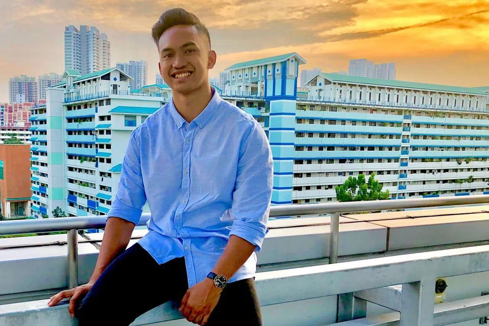 INGAT PESAN ARWAH IBU: Encik Muhd Shahrul Amri Mohd Hafiz percaya dengan nasihat ibu bahawa setiap kegagalan mendewasakan dan akan menjadikan seseorang lebih berjaya. - Foto BH oleh HARYANI ISMAIL