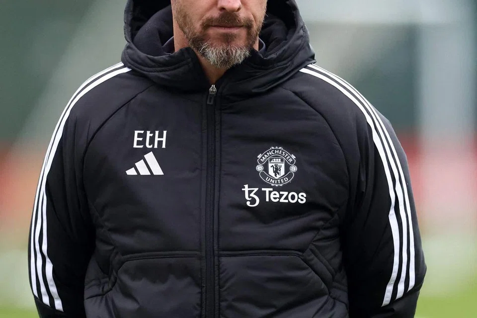 TENANG, TETAPI: Erik Ten Hag berkata tiada masalah hubungan antara beliau dan pemain. Namun, masalah yang dihadapi United di padang dikatakan berpunca daripada masalah di luar padang. 