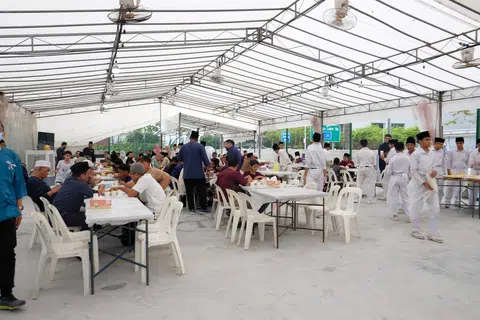 Suasana meriah menyinari jamuan Zikr Rasul anjuran Madrasah Wak Tanjong Al-Islamiah. Foto dirakam sempena acara tersebut pada 2024.