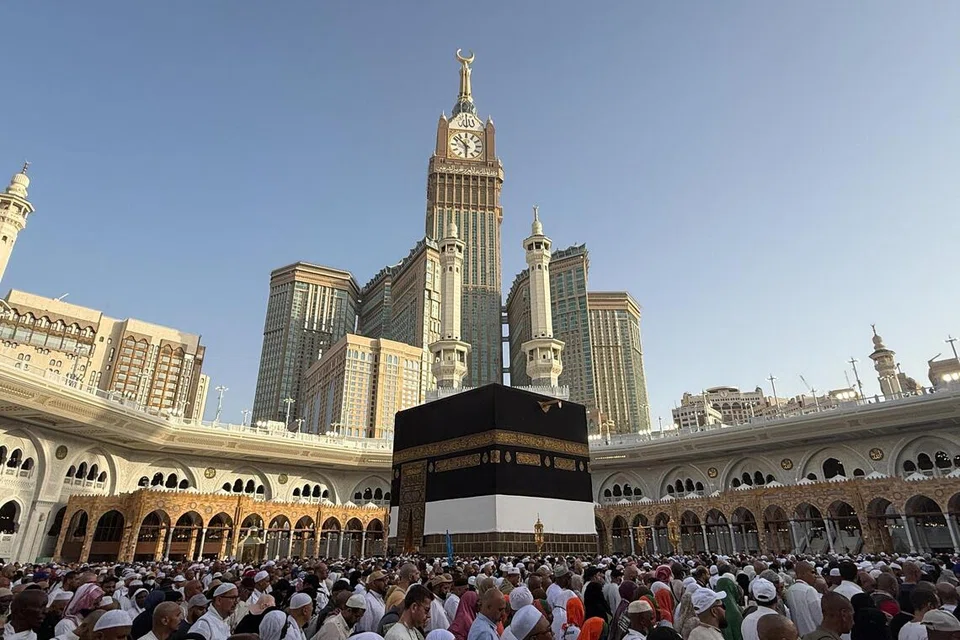 Nikmat yang Allah beri adalah atas dasar sayang supaya kita bergembira, merasa senang, lalu bersyukur agar dapat Dia berikan lebih lagi kenikmatan itu.