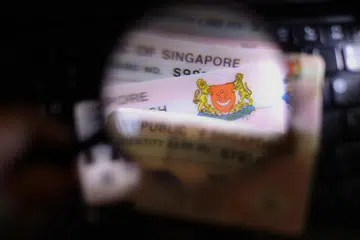 Persatuan Bank Singapura (ABS) berkata nombor Kad Pengenalan Pendaftaran Kebangsaan (NRIC) sahaja tidak boleh digunakan untuk membuat pembayaran dan pemindahan dana.